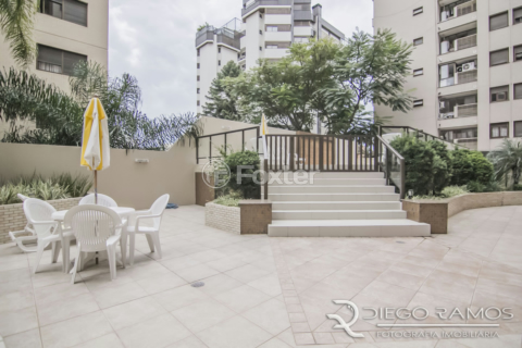 Image 3 - 1039363