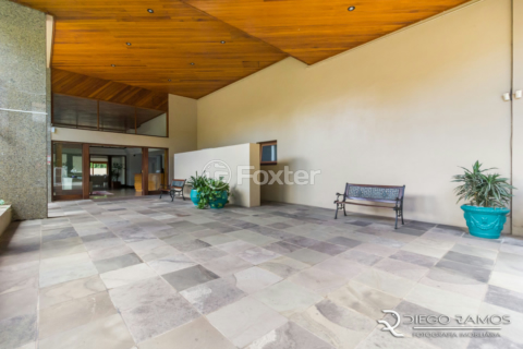 Image 27 - 1017157