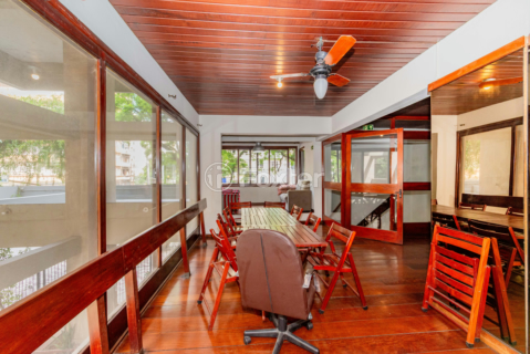 Image 37 - 1015236
