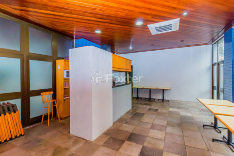 Image 30 - 1040380
