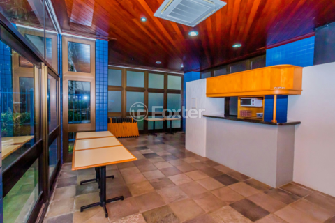 Image 33 - 1040380