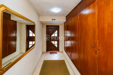 Image 33 - 217210