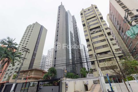 Image 17 - 889532