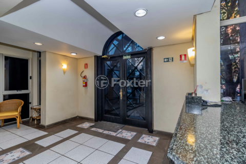 Image 38 - 928115