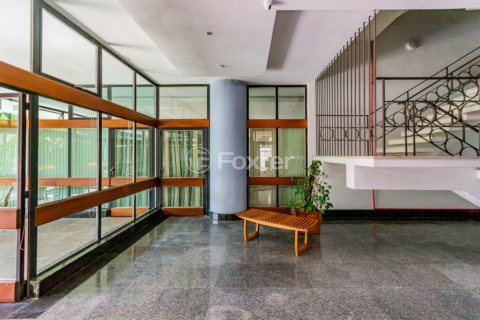 Image 37 - 928125