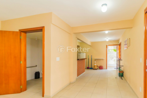 Image 32 - 1015581