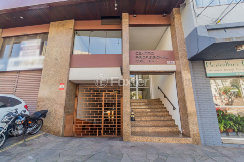 Image 21 - 1001092