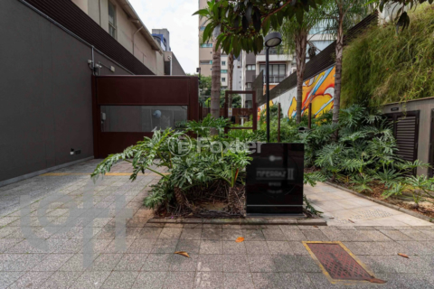 Image 29 - 928681