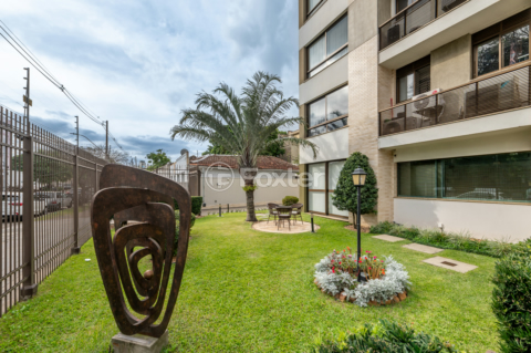 Image 33 - 1004054