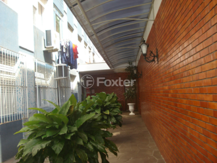 Image 37 - 832930