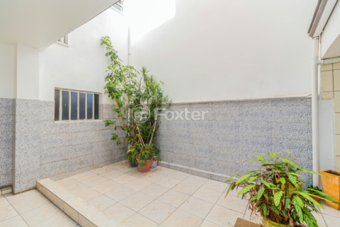 Image 21 - 913702