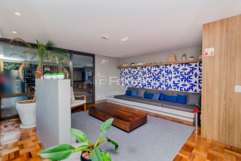 Image 37 - 1013870