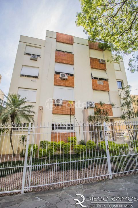 Image 30 - 876822