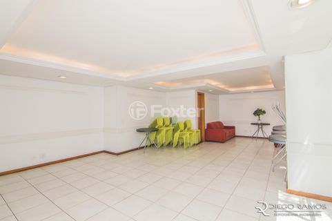 Image 33 - 979642