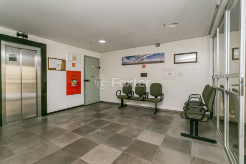 Image 10 - 877772