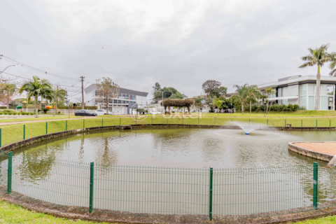 Image 26 - 915946
