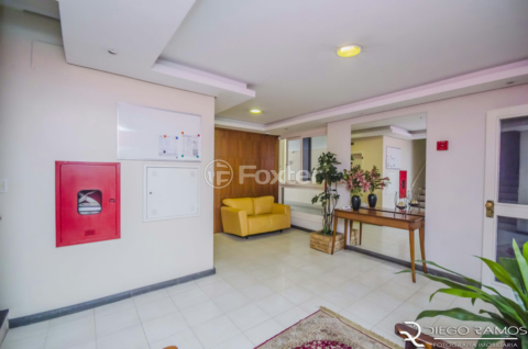 Image 8 - 1040698