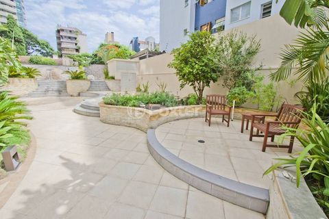 Image 32 - 869706