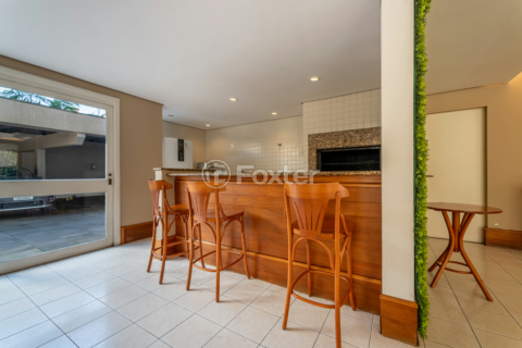 Image 34 - 989982