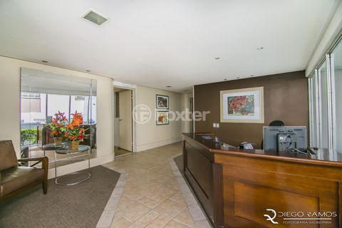 Image 24 - 993447