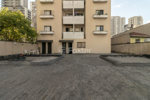 Image 20 - 1037647