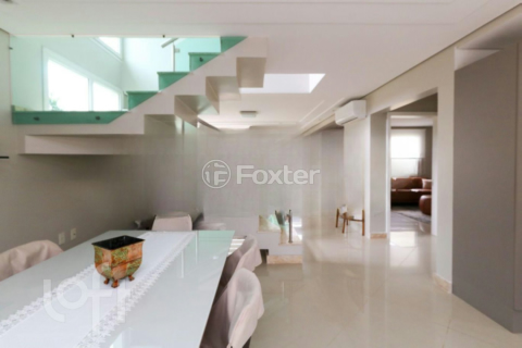 Image 43 - 1000014