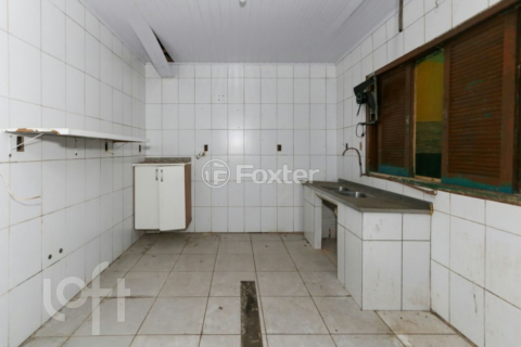 Image 28 - 1000047