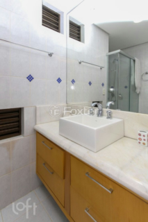 Image 19 - 1000084