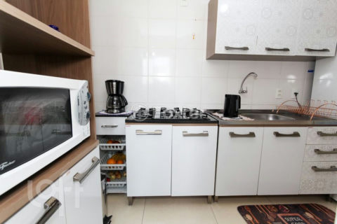 Image 19 - 1000105