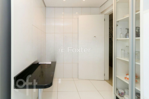 Image 33 - 1000152