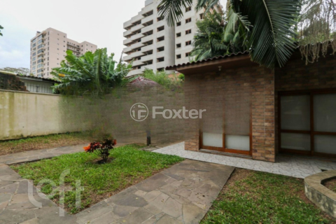 Image 20 - 1000152