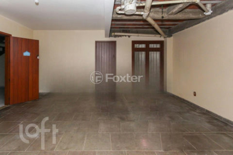 Image 34 - 1000159