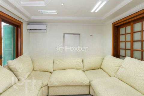 Image 37 - 1000202