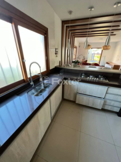 Image 4 - 1000312
