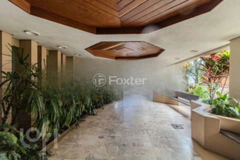 Image 33 - 1000315