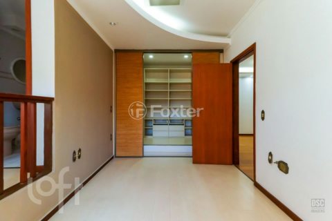Image 35 - 1000340