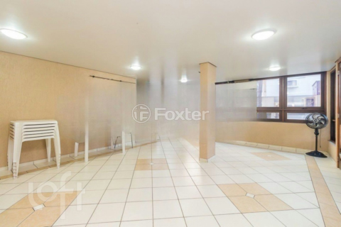 Image 37 - 1000346