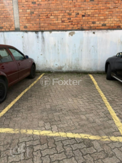 Image 17 - 1000354