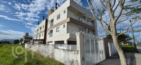 Image 35 - 1000477