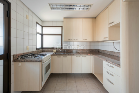 Image 31 - 1000509