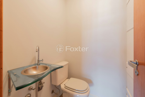 Image 33 - 1000509