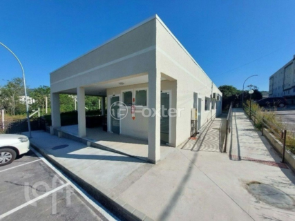 Image 30 - 1000595