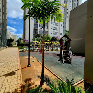 Image 32 - 1000710