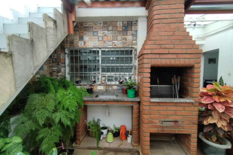 Image 27 - 1000711