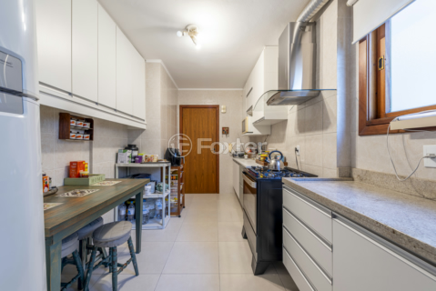 Image 34 - 1000779