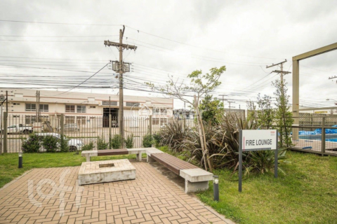 Image 32 - 1000798