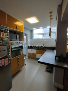 Image 3 - 1000810