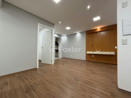 Image 3 - 1000857
