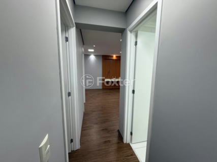 Image 6 - 1000857