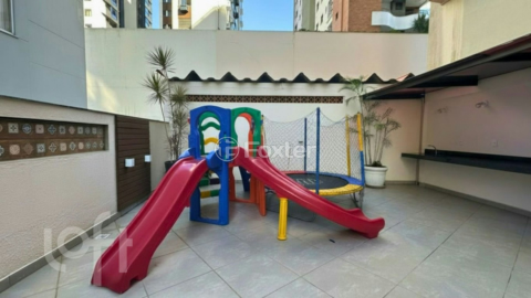 Image 30 - 1000894